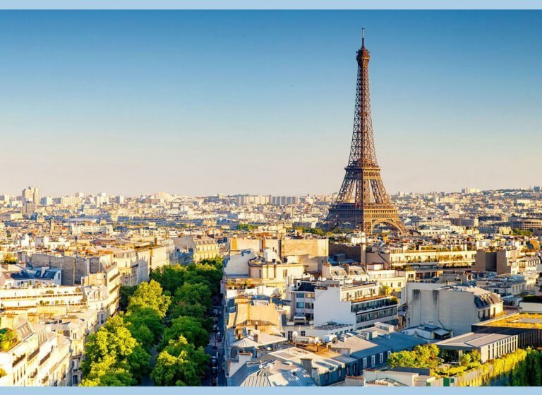 Vue panoramique de Paris avec la Tour Eiffel, services de plomberie disponibles dans toute la capitale par Desrech Fabbio Plombier Paris 19.