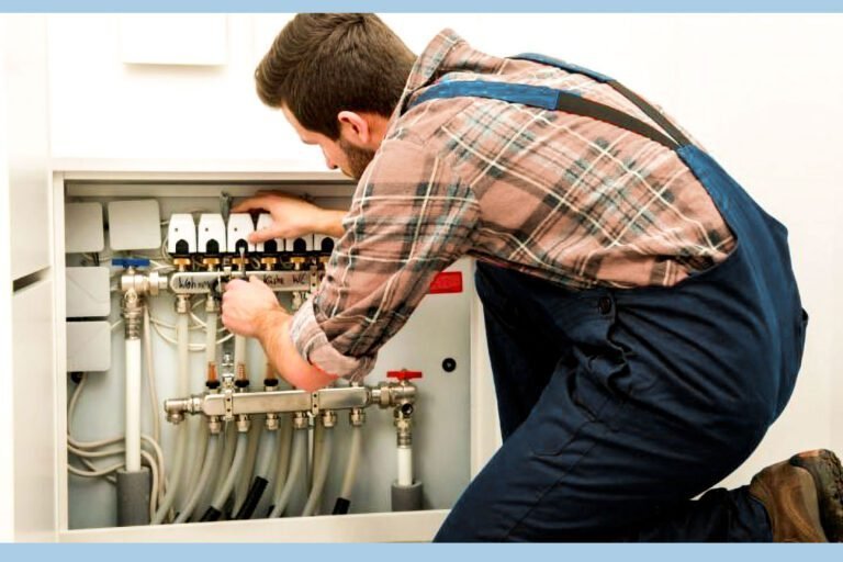 Plombier-chauffagiste en action, installant un système de chauffage à Paris 19 pour Desrech Fabbio.